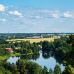 Utsikt från Juteberget över Göta kanal, Borensberg och den östgötska slätten mot Brunneby en sommardag