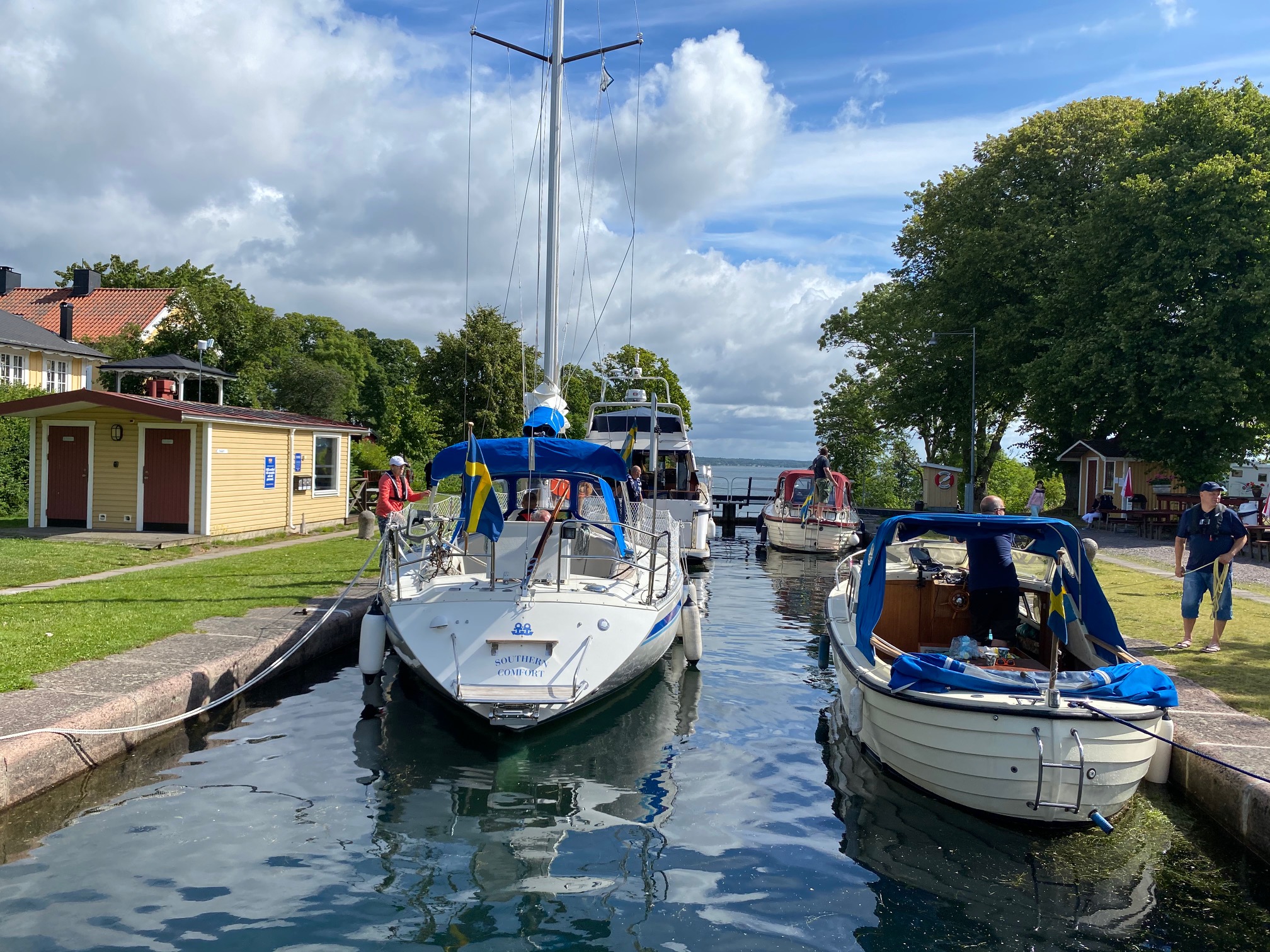 Två båtar översta
